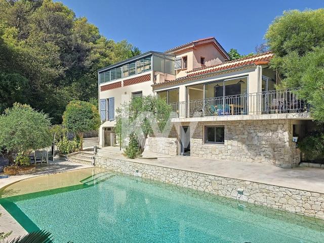 Maison 7 pièces 250 m²