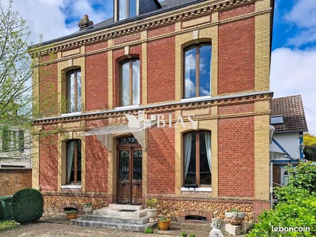 Maison 7 pièces 250 m²