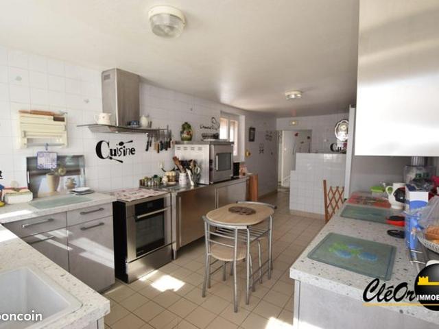 Maison 7 pièces 250 m²