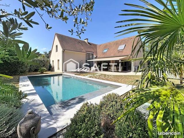 Maison 7 pièces 250 m²