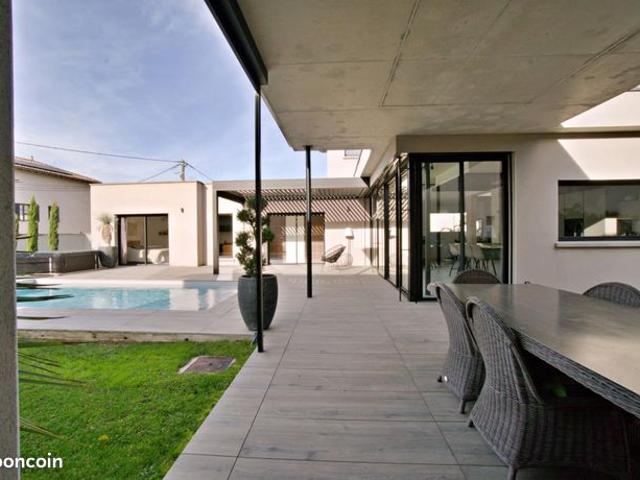 Maison 7 pièces 250 m²