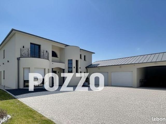 Maison 7 pièces 250 m²