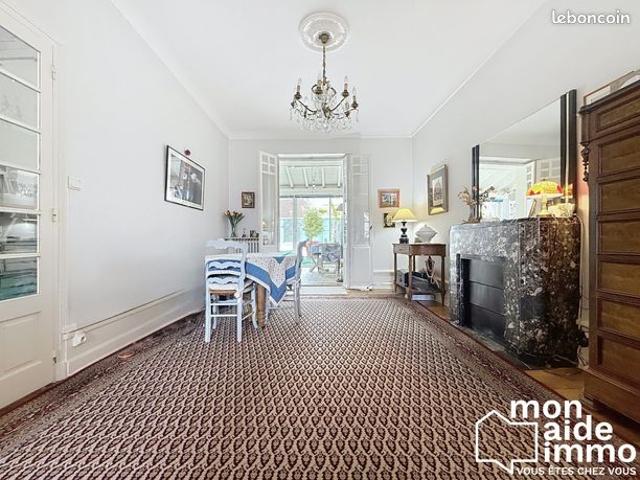 Maison 7 pièces 250 m²