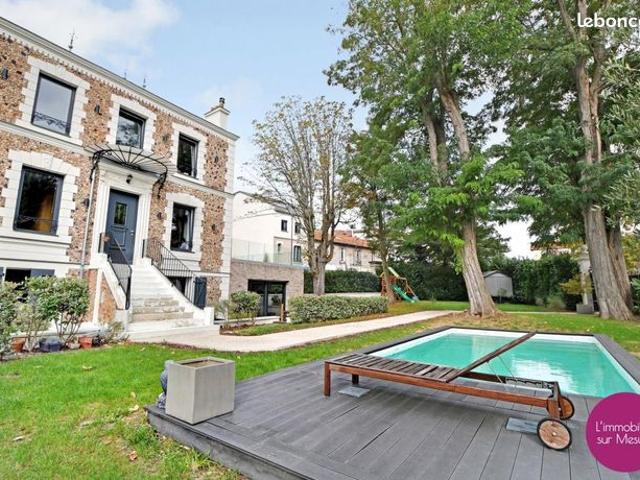 Maison 7 pièces 250 m²