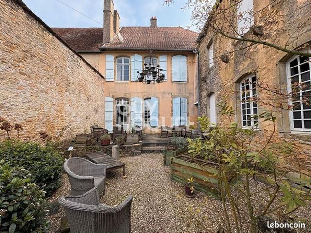 Maison 7 pièces 250 m²
