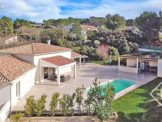 Maison 7 pièces 250 m²