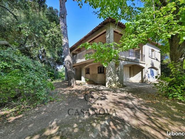 Maison 7 pièces 250 m²