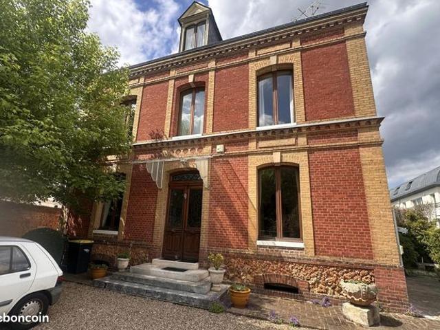 Maison 7 pièces 250 m²