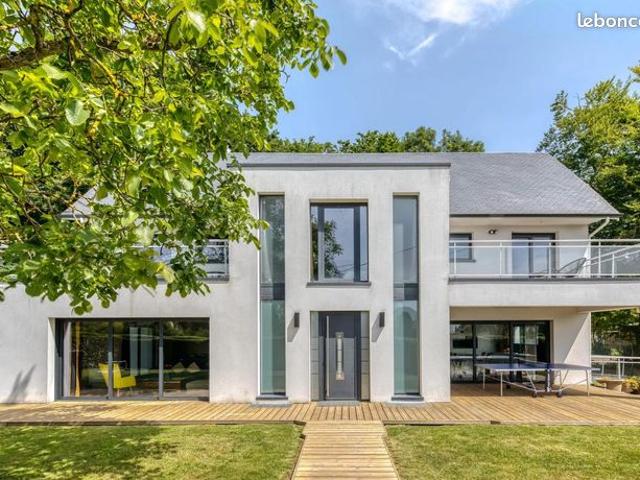 Maison 7 pièces 250 m²