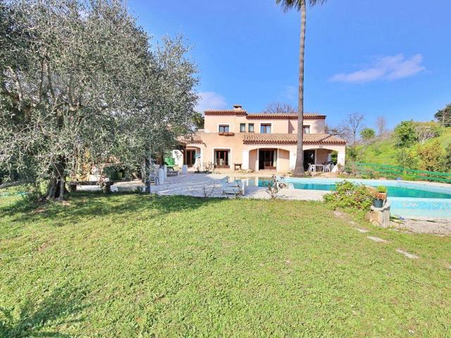 Maison 7 pièces 250 m²