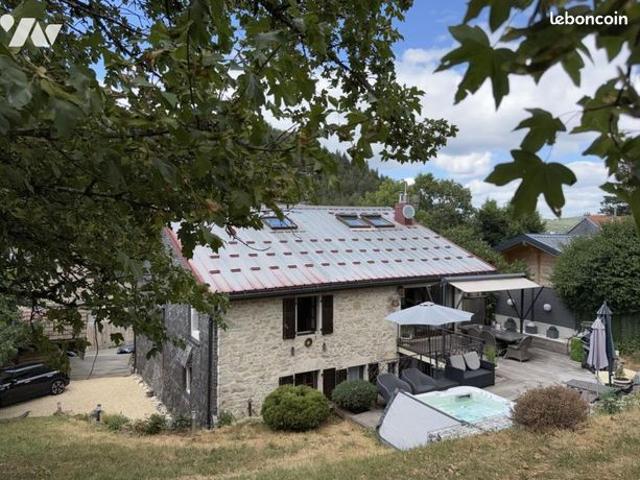 Maison 7 pièces 250 m²