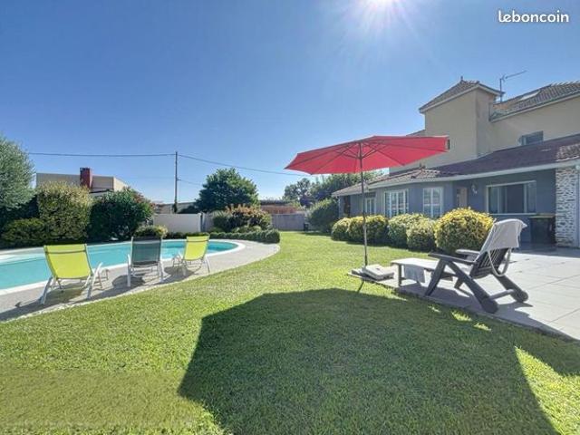 Maison 7 pièces 250 m²