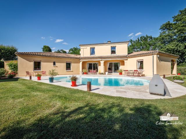 Maison 7 pièces 250 m²