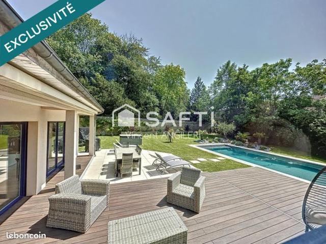 Maison 7 pièces 250 m²