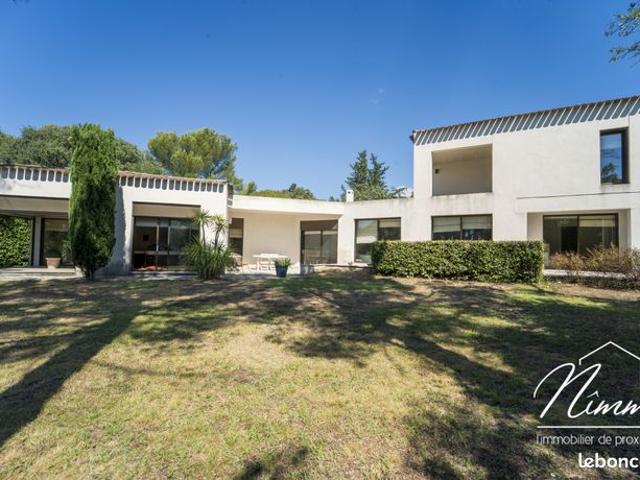 Maison 7 pièces 250 m²