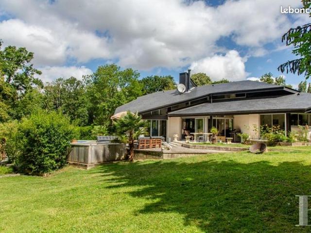 Maison 7 pièces 250 m²