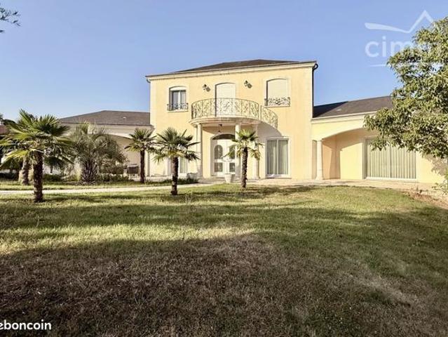 Maison 7 pièces 250 m²