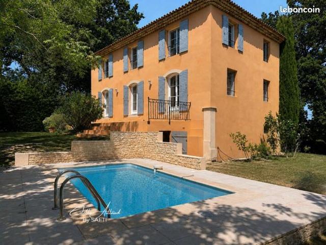 Maison 7 pièces 250 m²