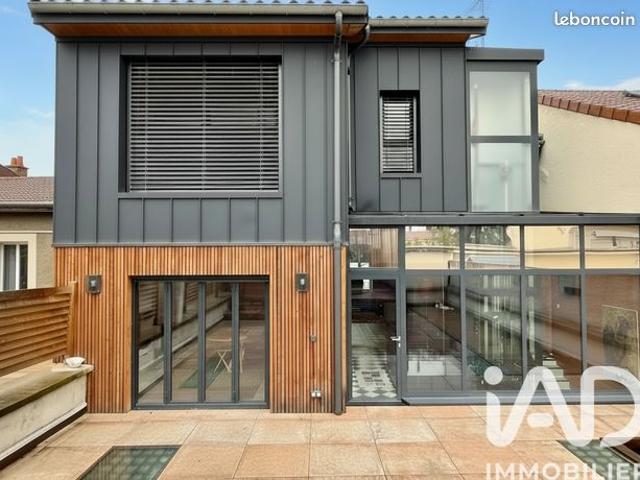Maison 7 pièces 250 m²