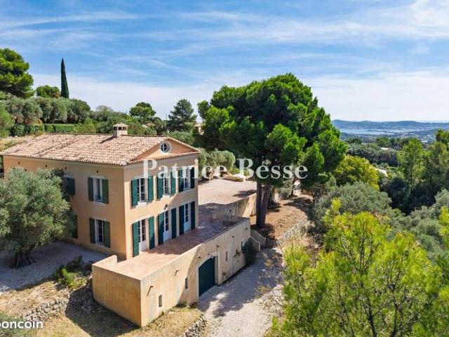 Maison 7 pièces 250 m²