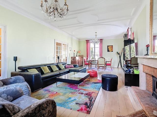 Maison 7 pièces 250 m²