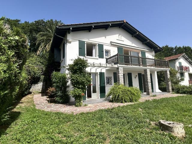 Maison 7 pièces 250 m²