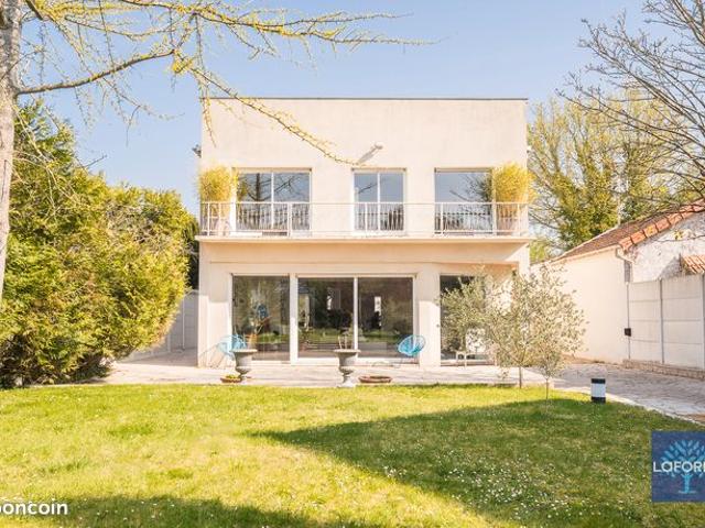Maison 7 pièces 250 m²