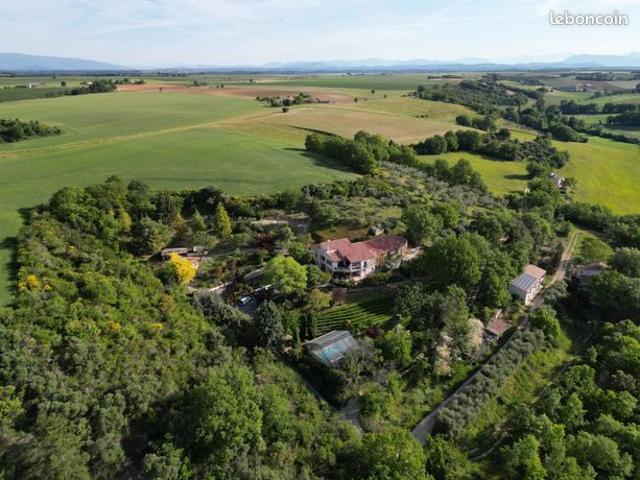 Maison 7 pièces 250 m²