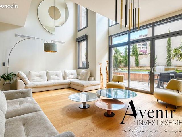 Maison 7 pièces 250 m²