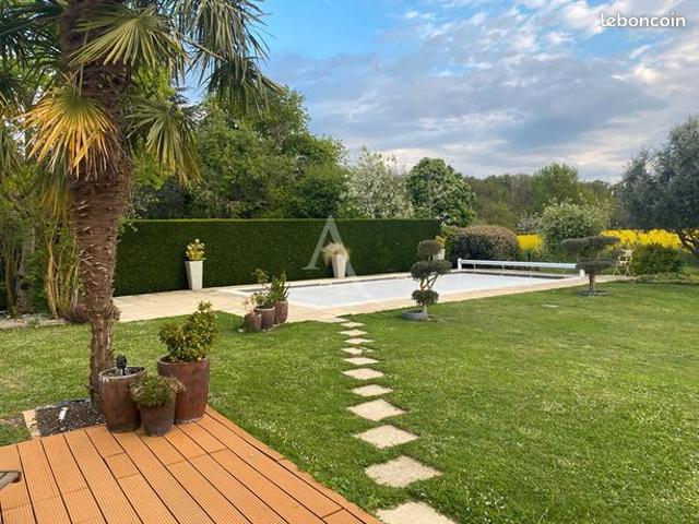 Maison 7 pièces 235 m²