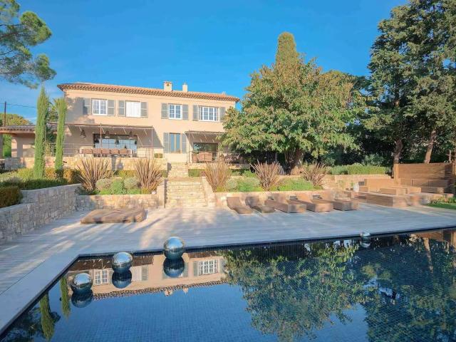 Maison 7 pièces 250 m²