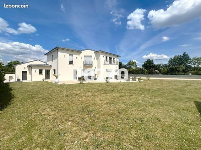 Maison 7 pièces 250 m²