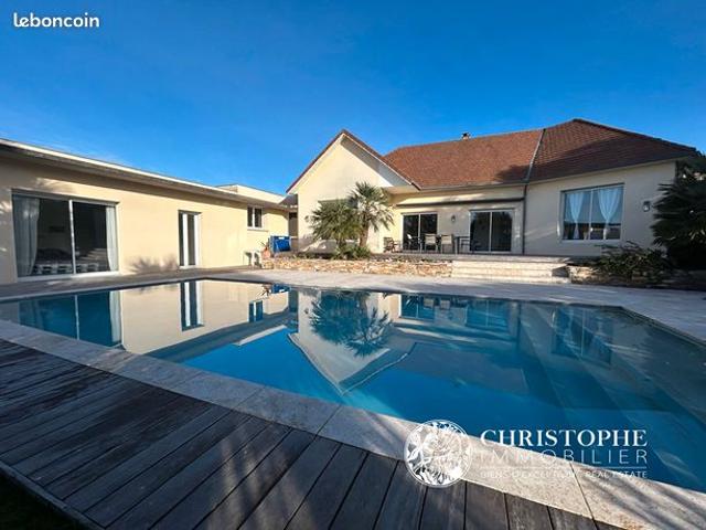 Maison 7 pièces 250 m²