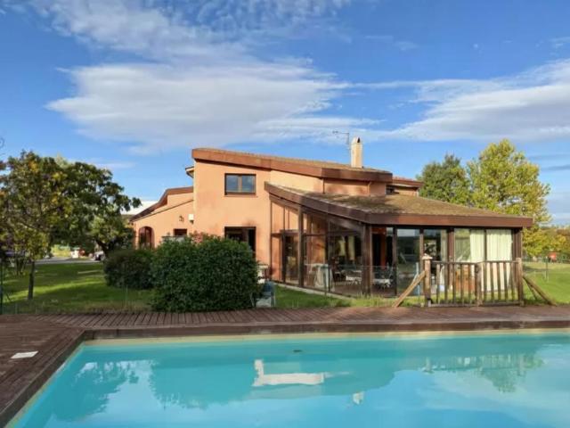Maison 7 pièces 250 m²