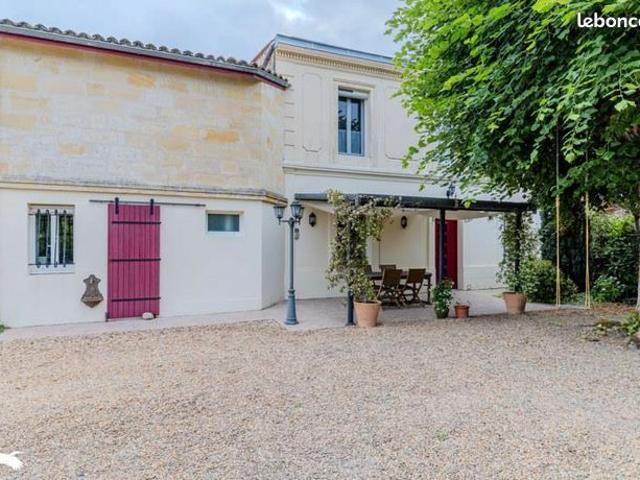 Maison 7 pièces 250 m²