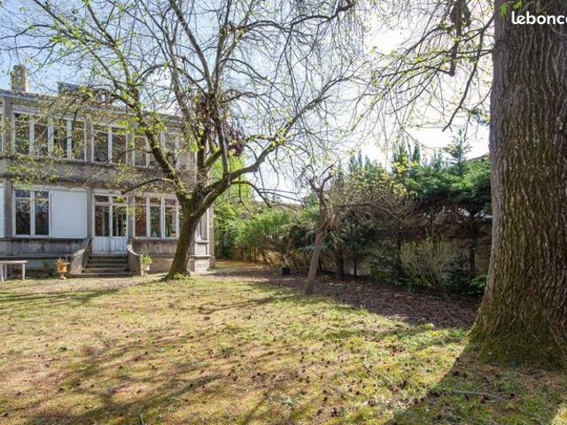 Maison 7 pièces 250 m²
