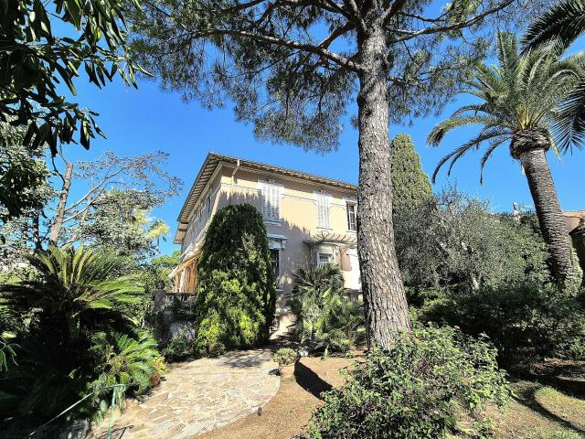 Maison 7 pièces 250 m²