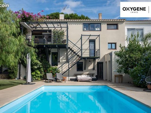 Maison 7 pièces 251 m²