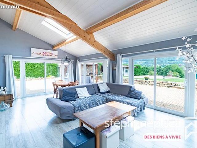 Maison 7 pièces 251 m²