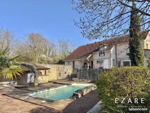 Maison 7 pièces 251 m²