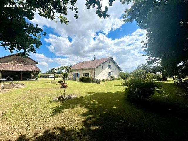 Maison 7 pièces 251 m²