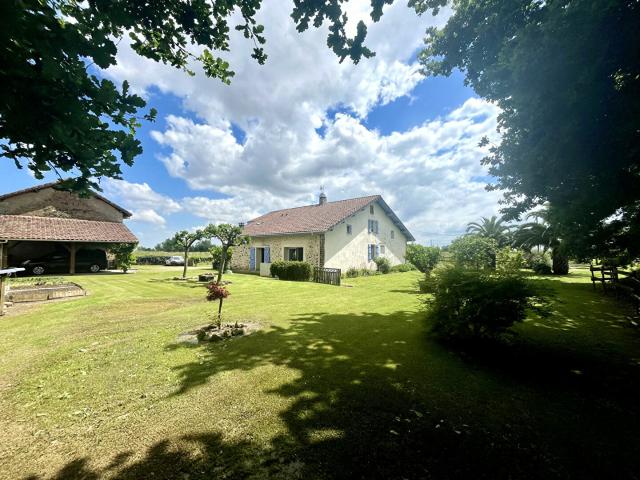Maison 7 pièces 251 m²