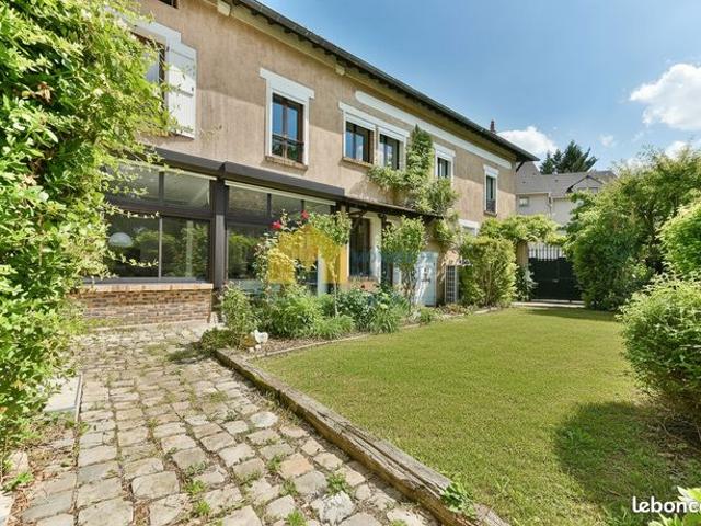 Maison 7 pièces 251 m²