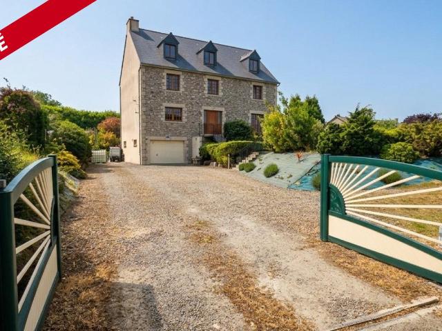 Maison 7 pièces 251 m²