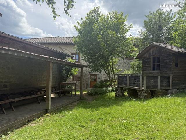 Maison 7 pièces 251 m²