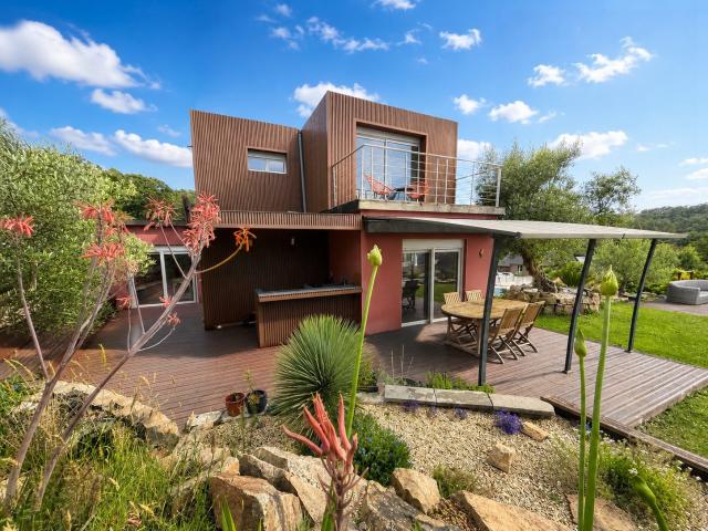 Maison 7 pièces 252 m²
