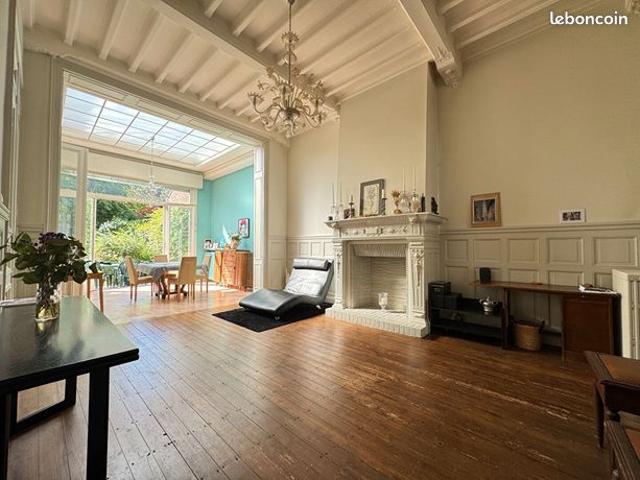 Maison 7 pièces 252 m²