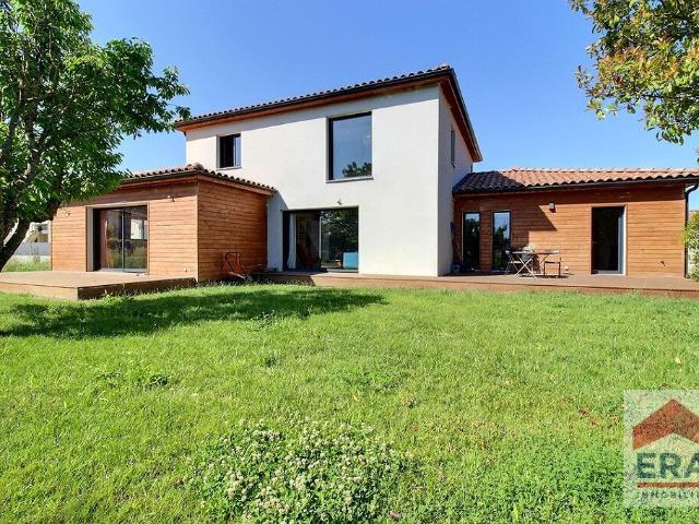 Maison 7 pièces 252 m²