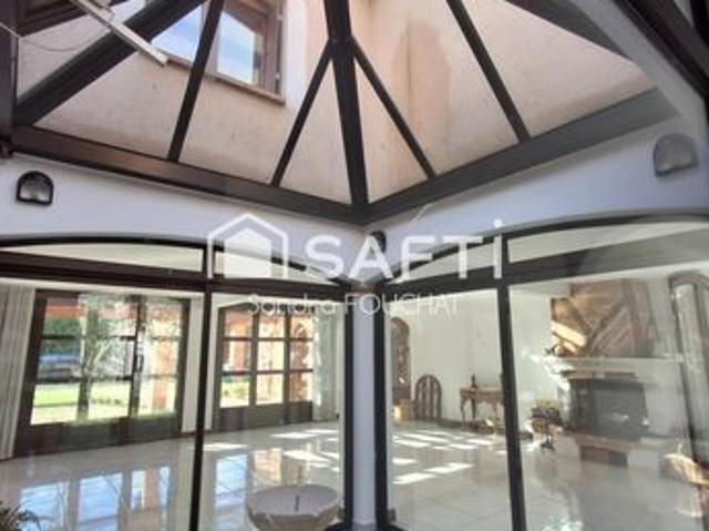 Maison 7 pièces 252 m²