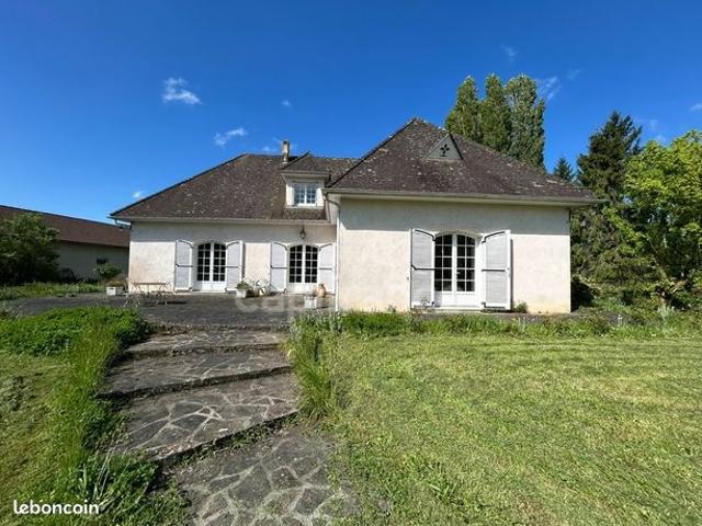 Maison 7 pièces 252 m²